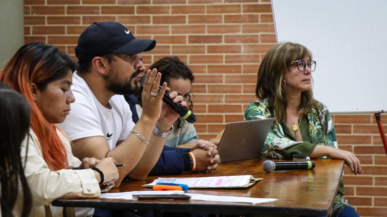 Diálogo con los vendedores informales para la recuperación del espacio público en Chía