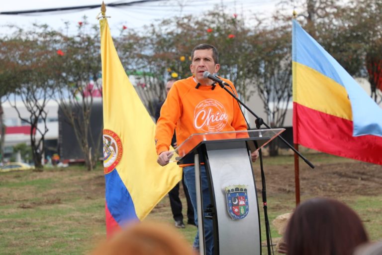 En acto protocolario el alcalde Leonardo Donoso entregó el Plan de Desarrollo al Concejo Municipal
