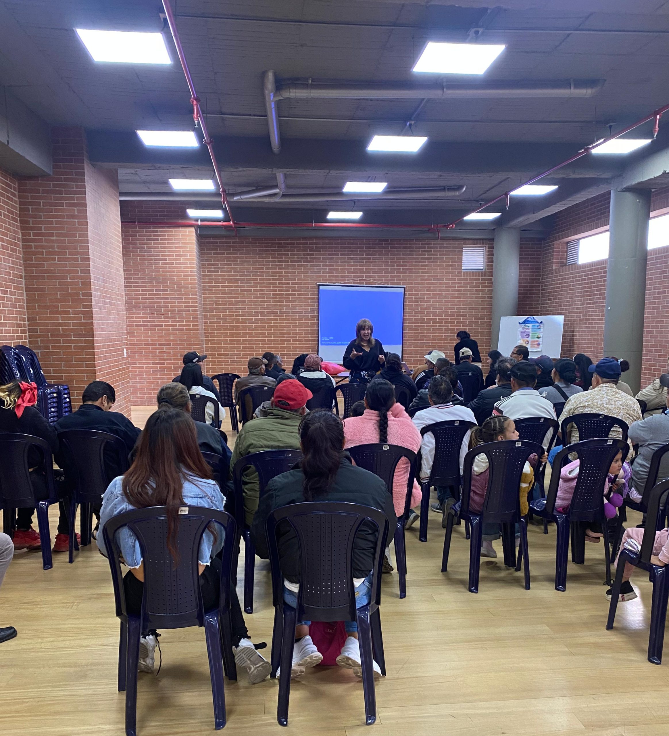 Primera jornada de capacitación en manipulación de alimentos para los vendedores informales en Chía