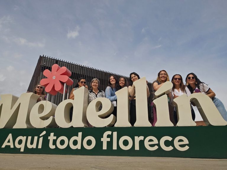 Emprendedores y artesanos de Chía se capacitan en Medellín