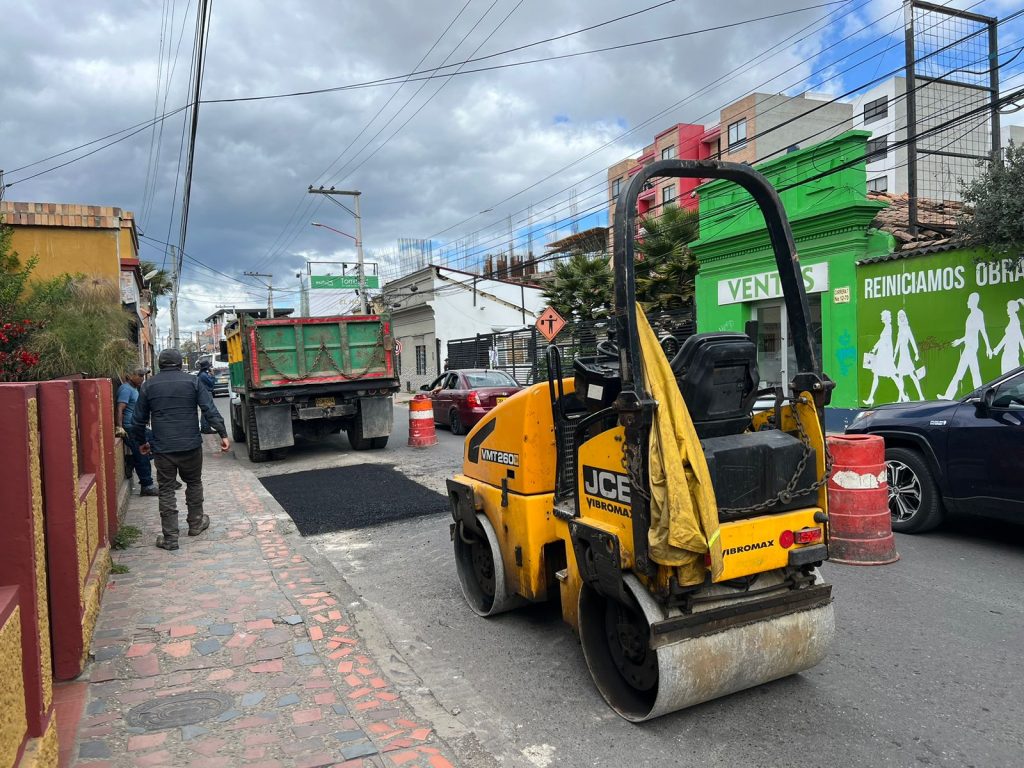 Chía continúa avanzando en la recuperación de la infraestructura vial