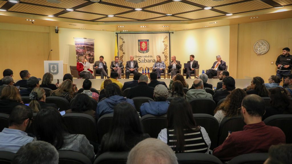 Alcalde Leonardo Donoso, participó en el foro “Territorios en Debate” de la Universidad de La Sabana