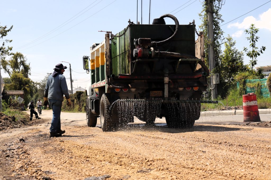 Chía inicia este 2025 con refuerzo y mantenimiento de la malla vial