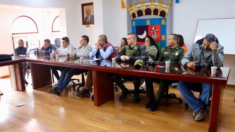 Con el fin de garantizar la seguridad y el orden público en Chía durante el fin de semana, la mañana de este viernes 10 de enero se realizó consejo de seguridad y de gestión del riesgo para tomar medidas preventivas frente a cualquier eventualidad que se presente en el municipio