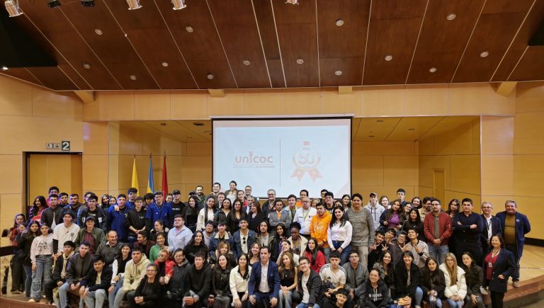 Alcaldía de Chía y UNICOC trabajan en soluciones para los adultos mayores del municipio