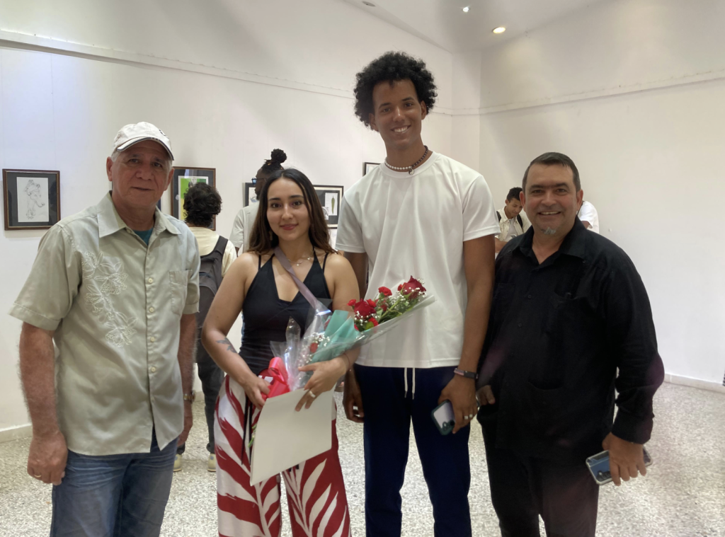 “Alejandra Varela, artista visual colombiana, traslada a La Habana una colección condensada de obras que son tanto superficie como profundidad”,