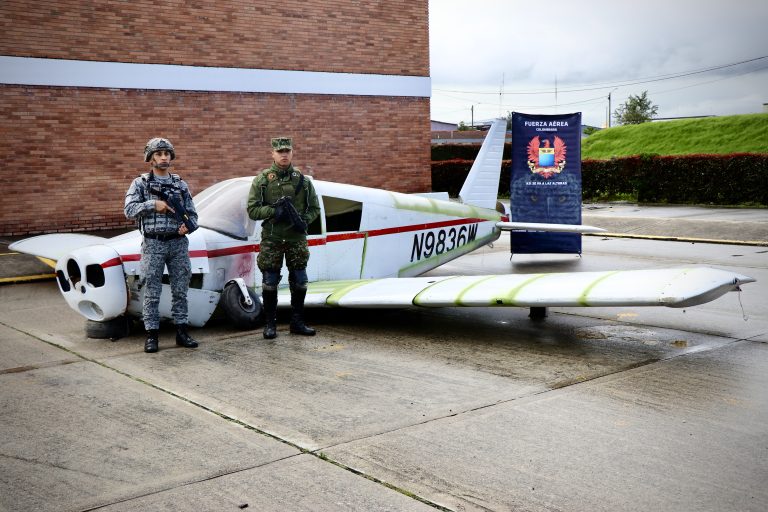 Autoridades desmantelan taller clandestino de aeronaves en Chía