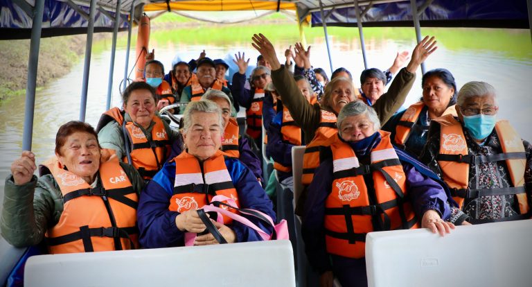 Beneficiarios del programa del adulto mayor de Chía navegaron por el Río Bogotá