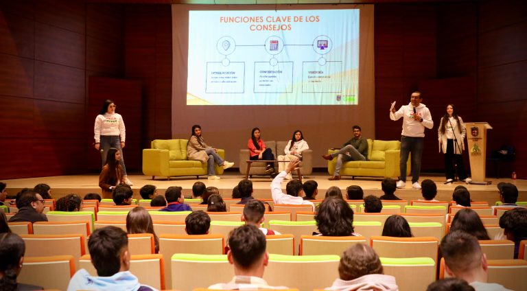 100 personas se capacitaron para el proceso electoral para las votaciones al Consejo de Juventudes 2025