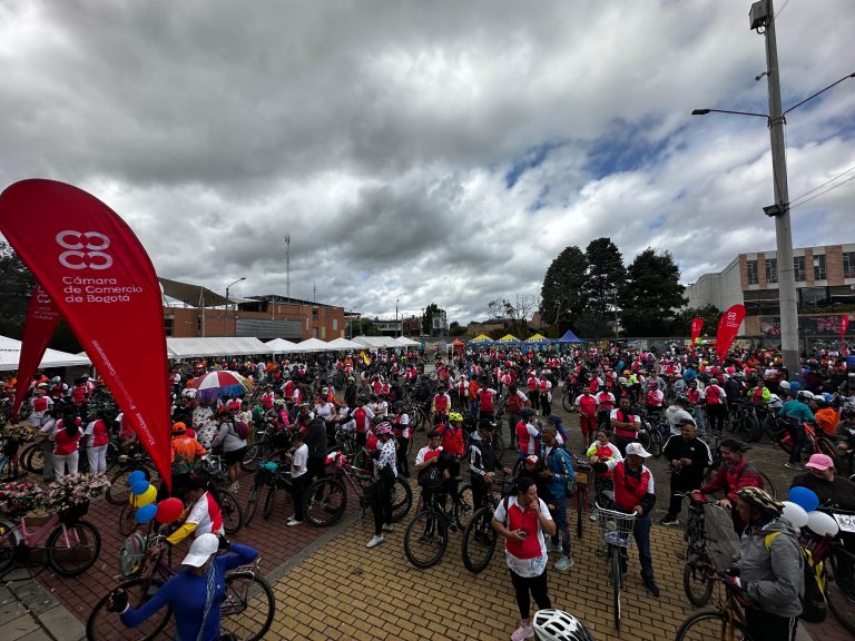 Más de 2 mil asistentes, color y diversión en el Día de la Bicicleta Chía 2025