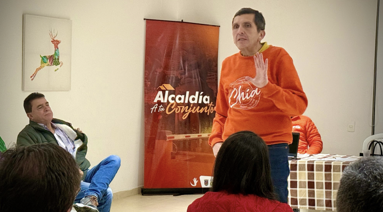 Alcalde de Chía continúa trabajando por la comunidad