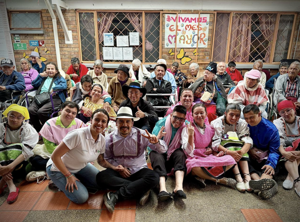 Programa de Discapacidad llevó una tarde de alegría a 100 adultos mayores de Funza 