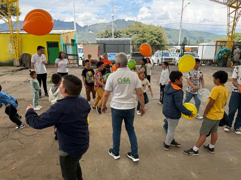 Una mañana de sonrisas para los niños de la Plaza de Mercado “El Cacique”