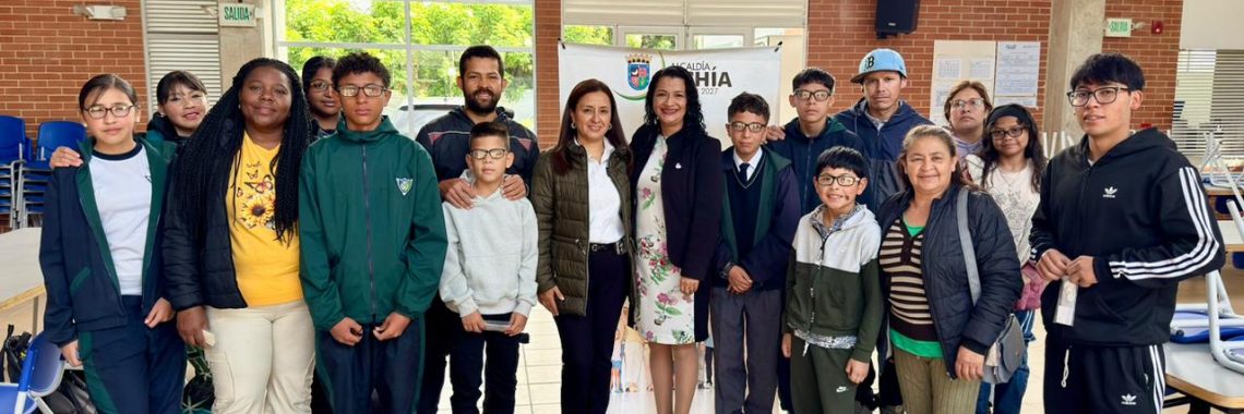 Entrega de gafas a niños y niñas del programa de Salud Visual