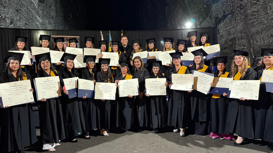 24 madres comunitarias se graduaron como Licenciadas en Educación Infantil